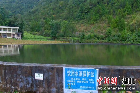 柏楊壩鎮(zhèn)團(tuán)圓村萬(wàn)方水池 張小溪供圖