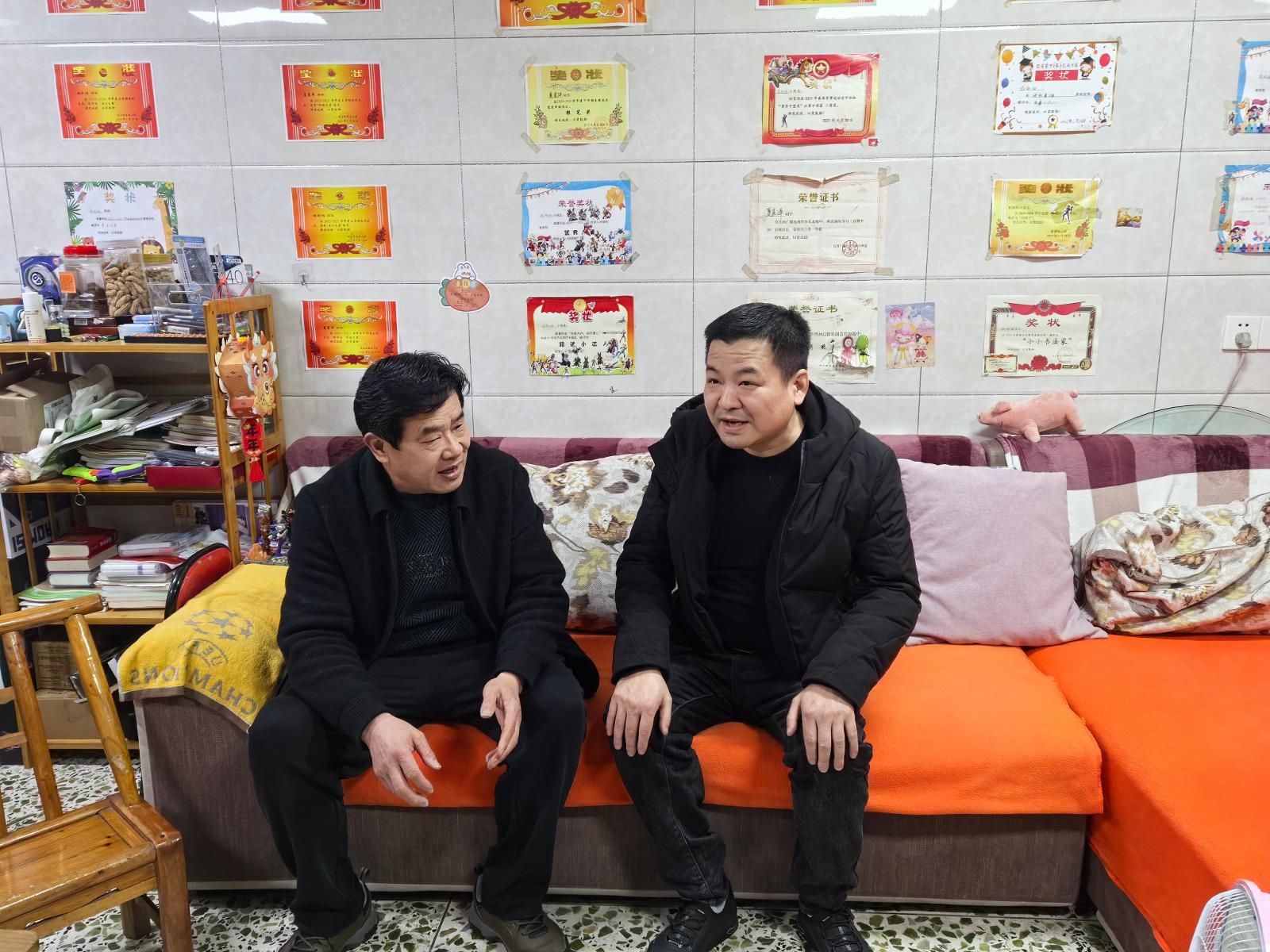 武寧縣局主要負責人春節(jié)前夕走訪慰問退休老同志.jpg