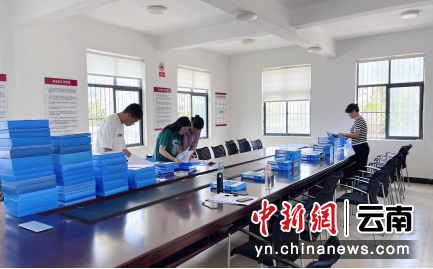 標(biāo)準(zhǔn)化煙站創(chuàng)建資料臺(tái)賬梳理 李敏供圖