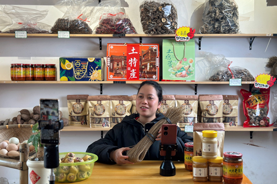 樹梅商店直播現(xiàn)場(chǎng) 石桓銘攝