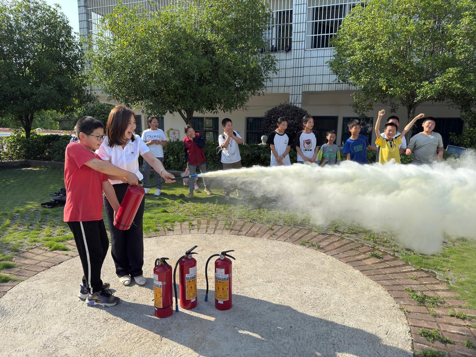 滅火器.jpg 滅火器.jpg